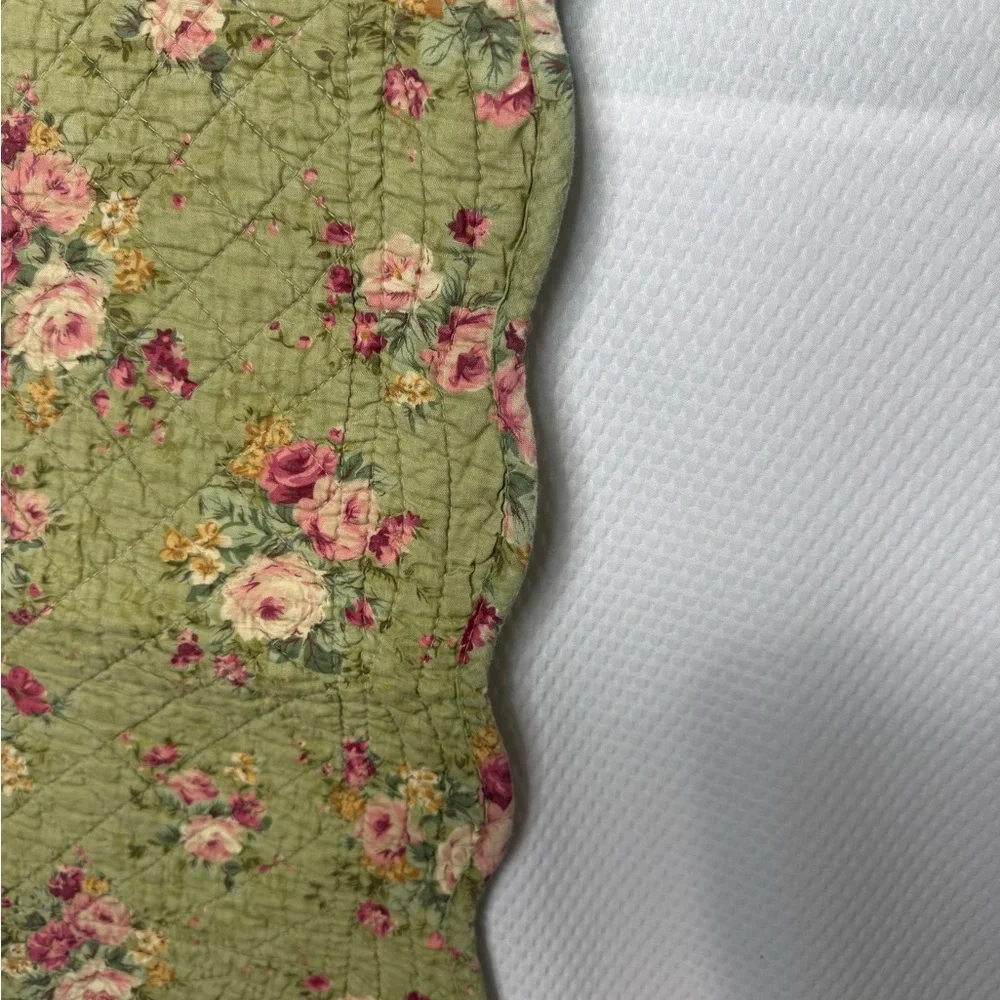 Floral Cottagecore Reversable Quilted Table Runner and Placemats - Picture 6 of 13